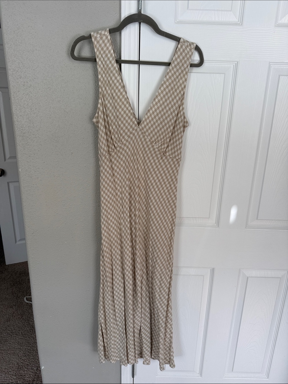 Rails Taupe Gingham V-Neck Maxi Dress sz Medium